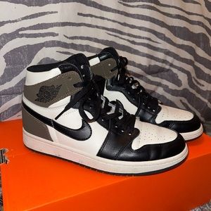 Jordan 1 Retro High Dark Mocha SOLD